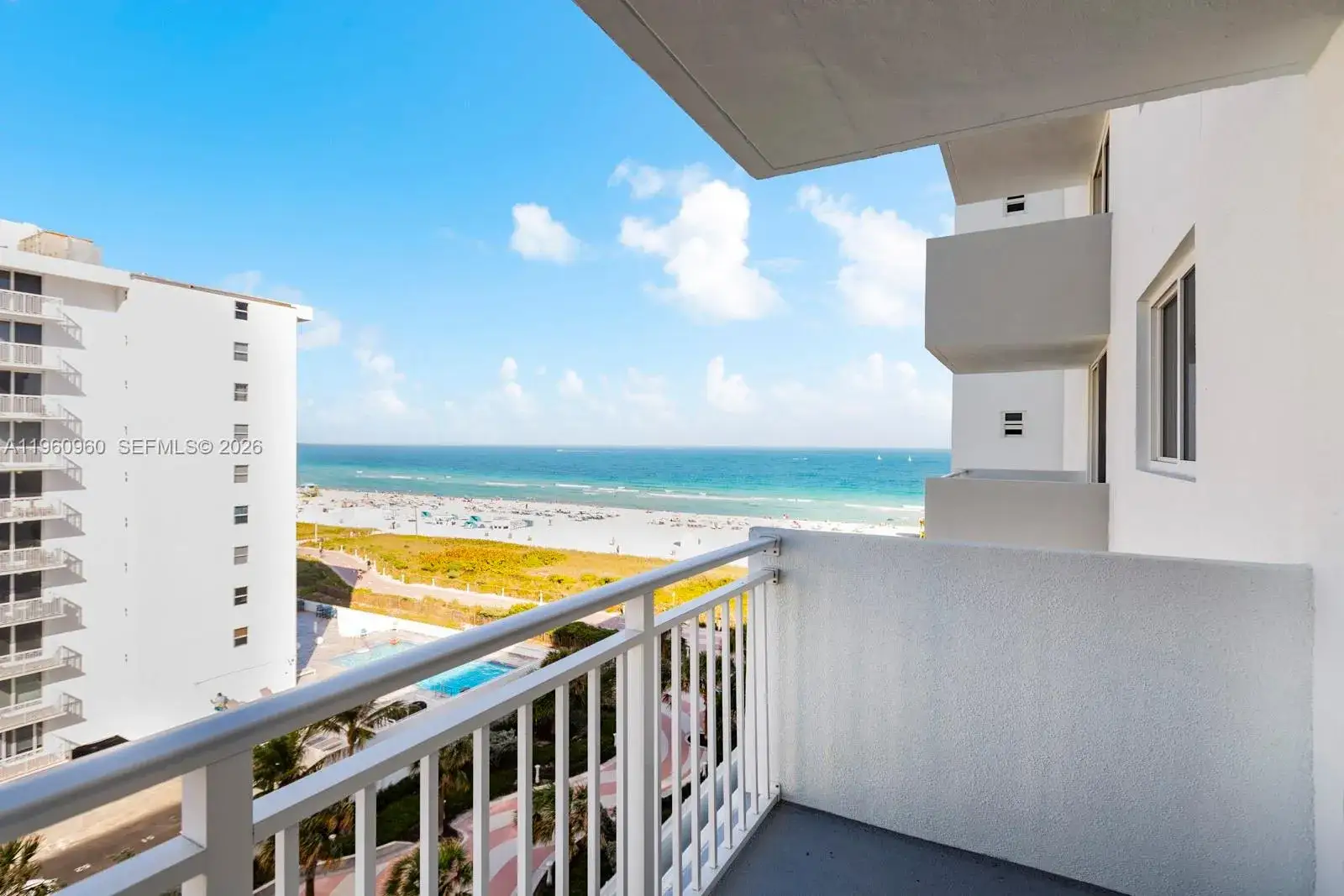 1 bedroom 1 bath Residential for sale at 345 Ocean Dr # 819, Miami Beach FL 33139