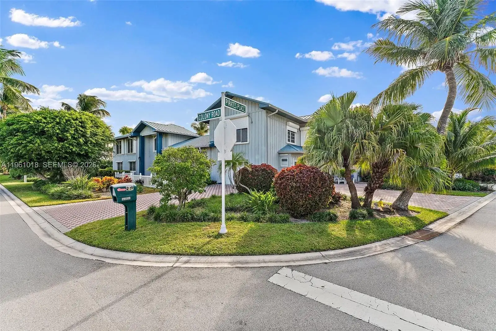 219 Colony Rd, Jupiter Inlet Colony FL 33469 photo 4