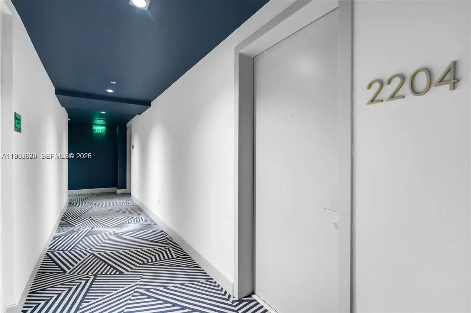 45 SW 9th St # 2204, Miami FL 33130 photo 2