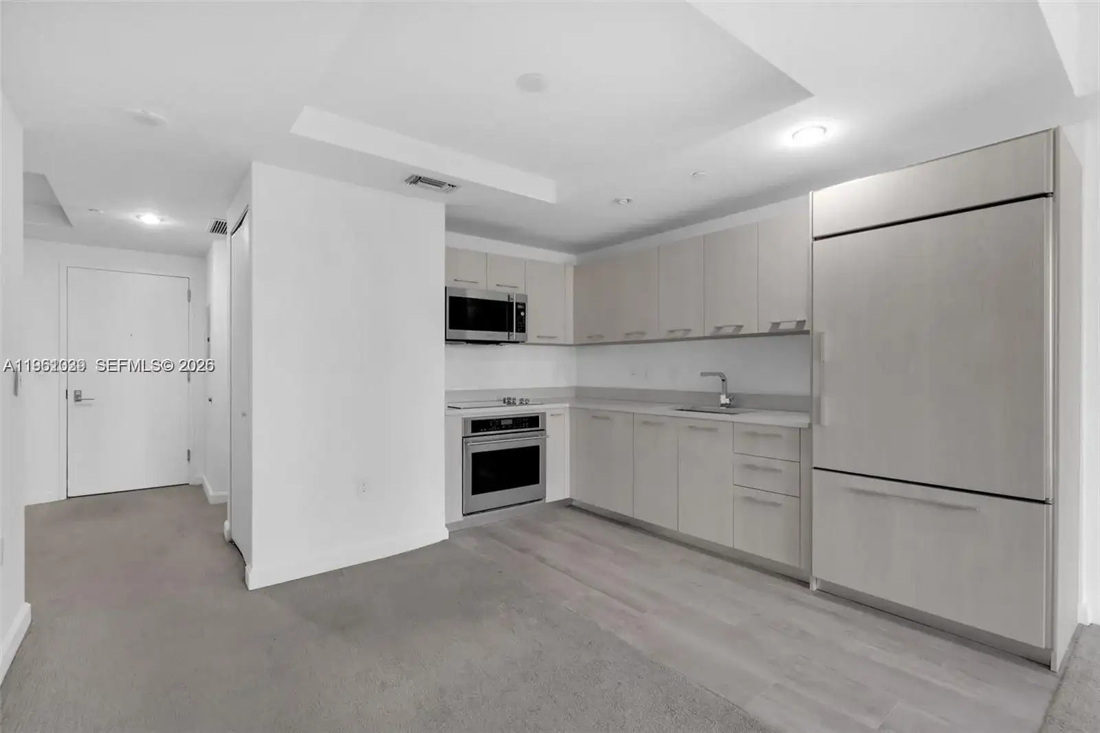 45 SW 9th St # 2204, Miami FL 33130 photo 3