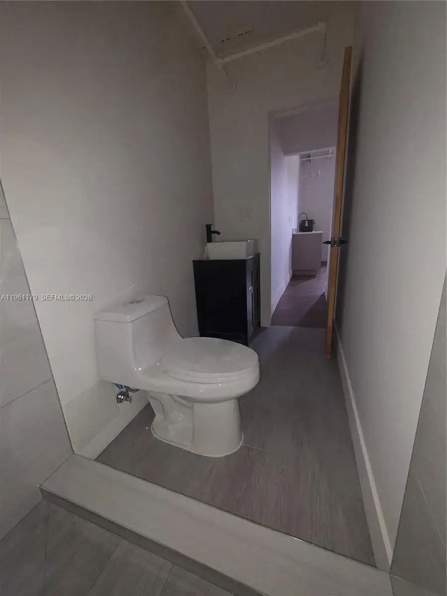 164 NW 20th St # 205, Miami FL 33127 photo 5