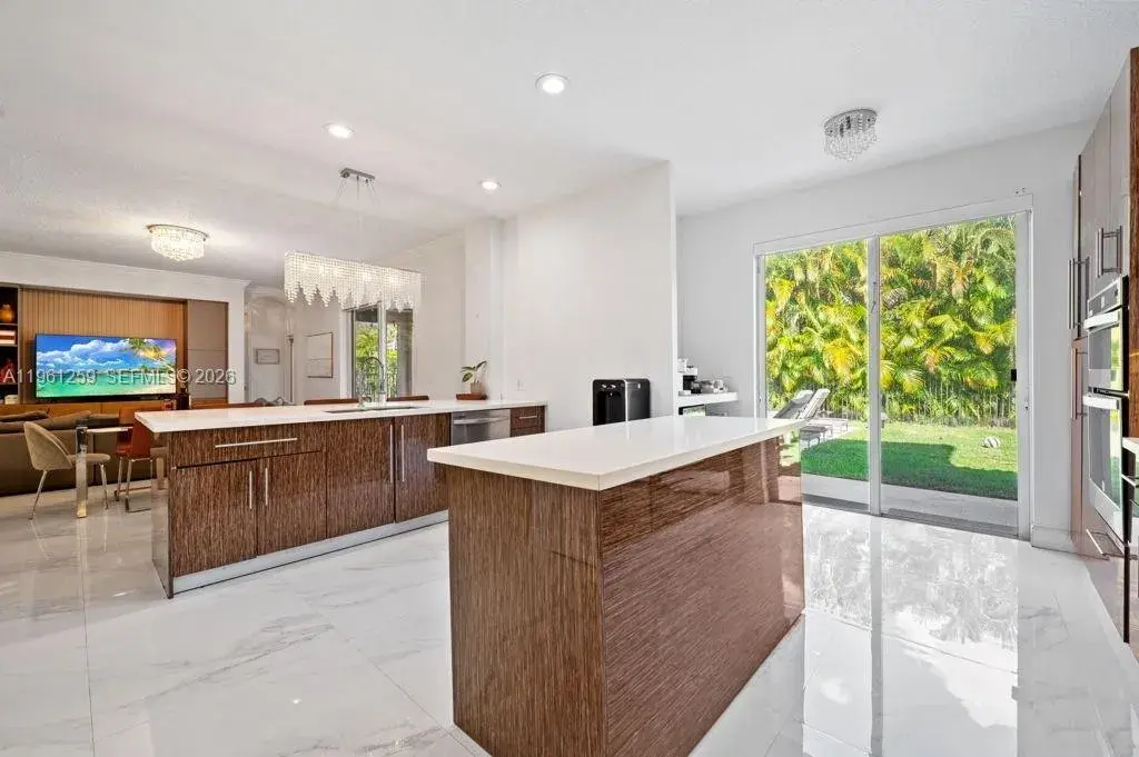 3846 W Gardenia Ave, Weston FL 33332