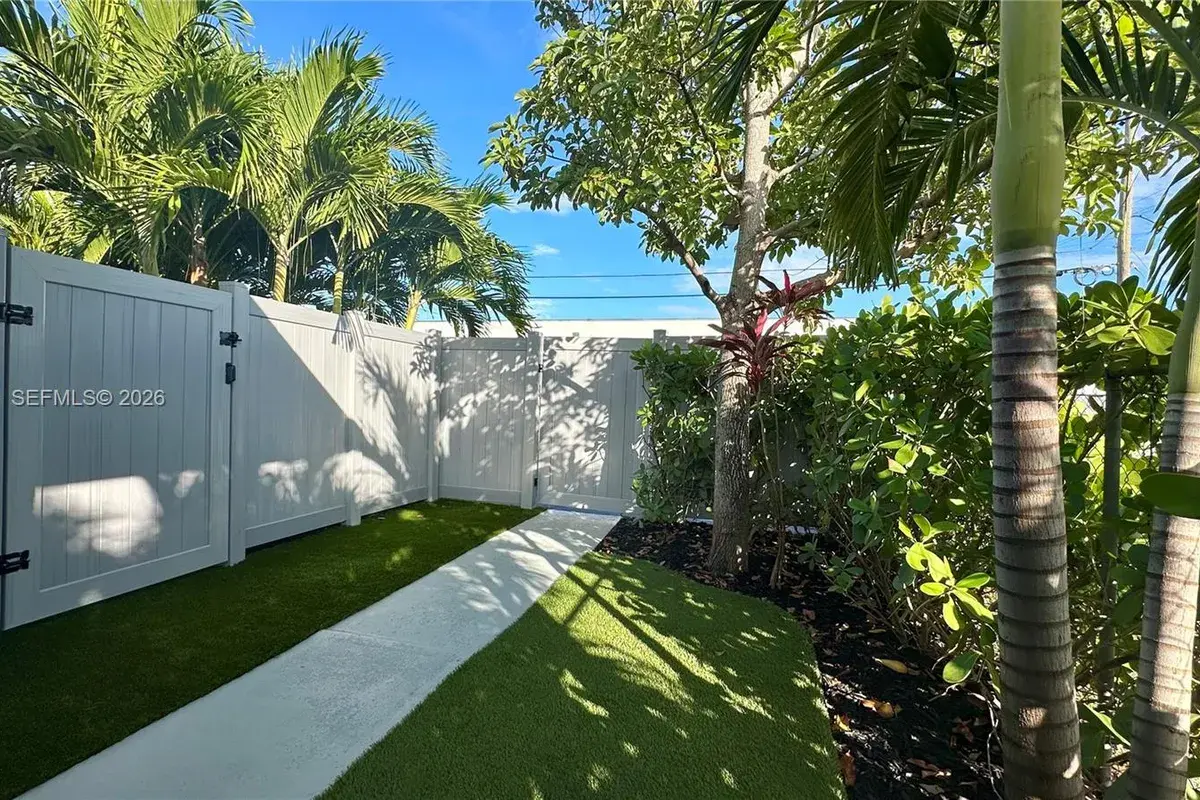 1109 NE 6th Ave, Fort Lauderdale FL 33304