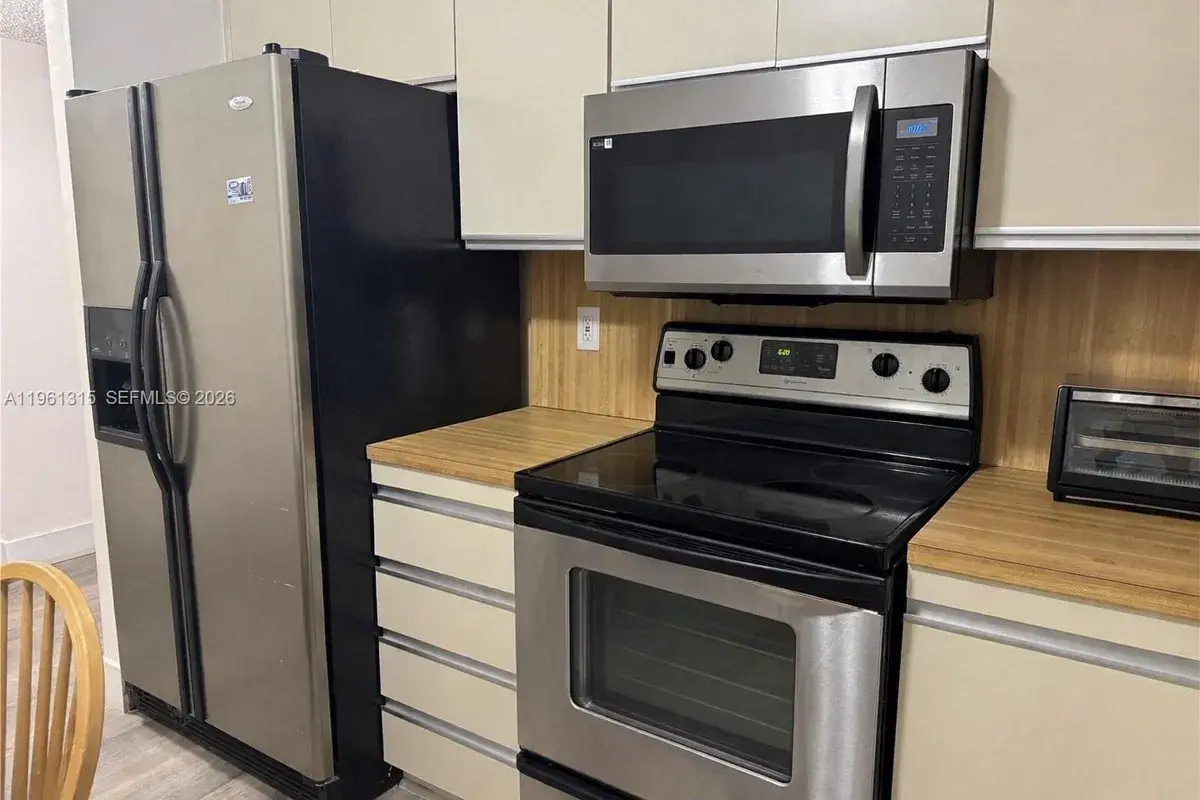 2500 Parkview Dr # 1610, Hallandale Beach FL 33009