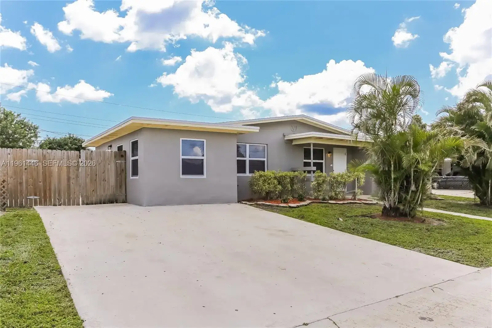 402 S 12th St, Lantana FL 33462 photo 2