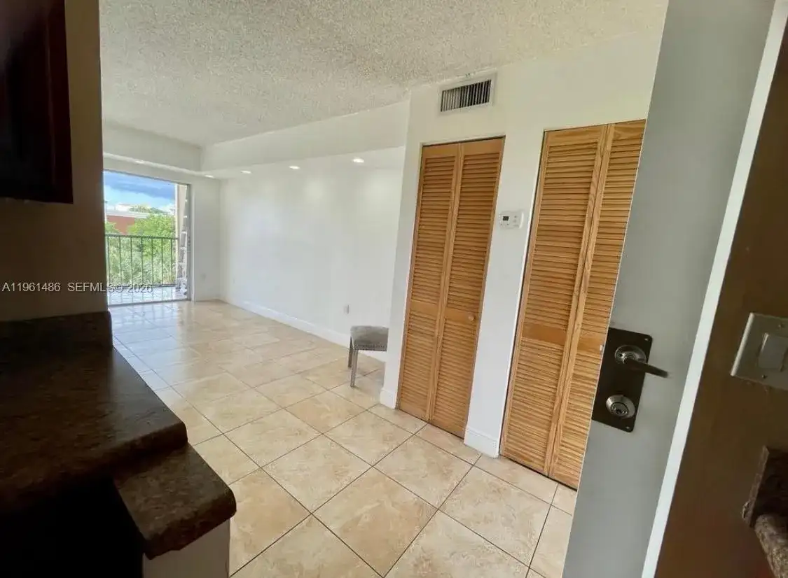 9405 W Flagler St # D403, Miami FL 33174 photo 4