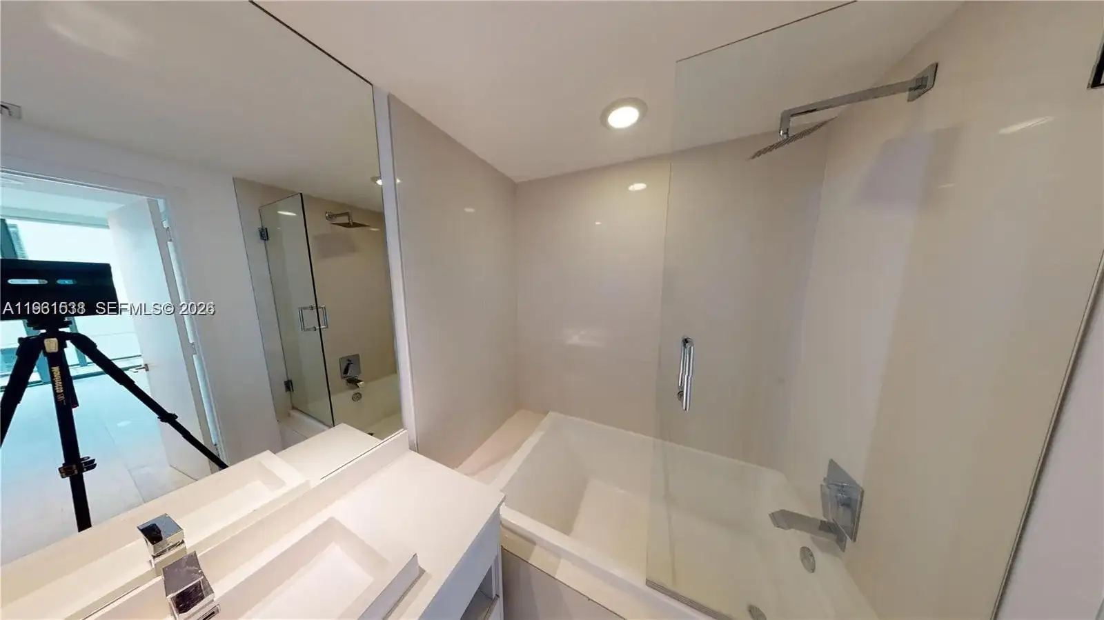 55 SW 9th St # 2010, Miami FL 33130 photo 5