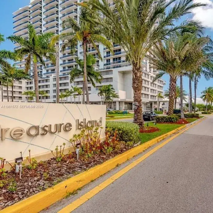 1801 S Treasure Dr # 222, North Bay Village FL 33141