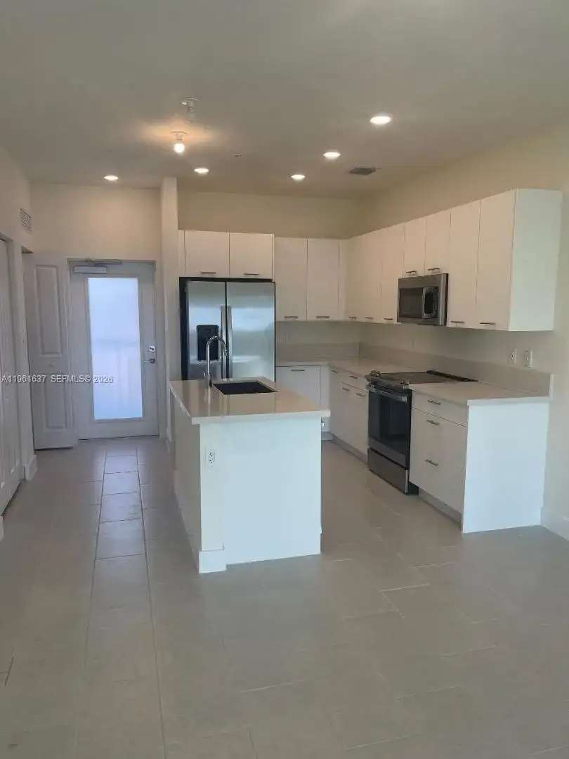 8167 NW 41 St # 407, Doral FL 33166 photo 5