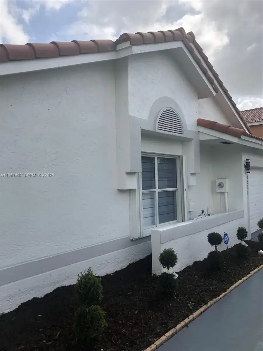 5531 NW 188th St, Miami Gardens FL 33055 photo 2