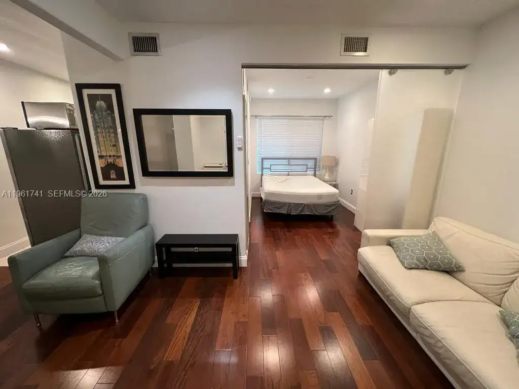 526 15th St # 4, Miami Beach FL 33139 photo 2
