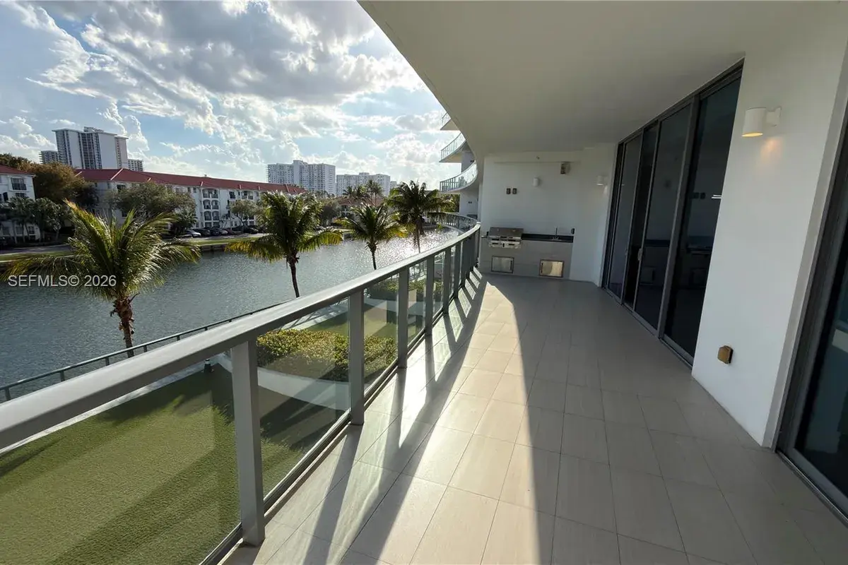 3250 NE 188th St # 204, Aventura FL 33180