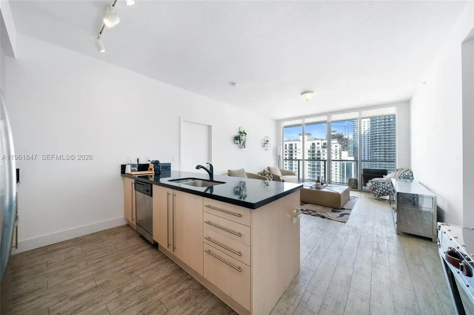 1111 SW 1st Ave, Miami FL 33130 photo 3