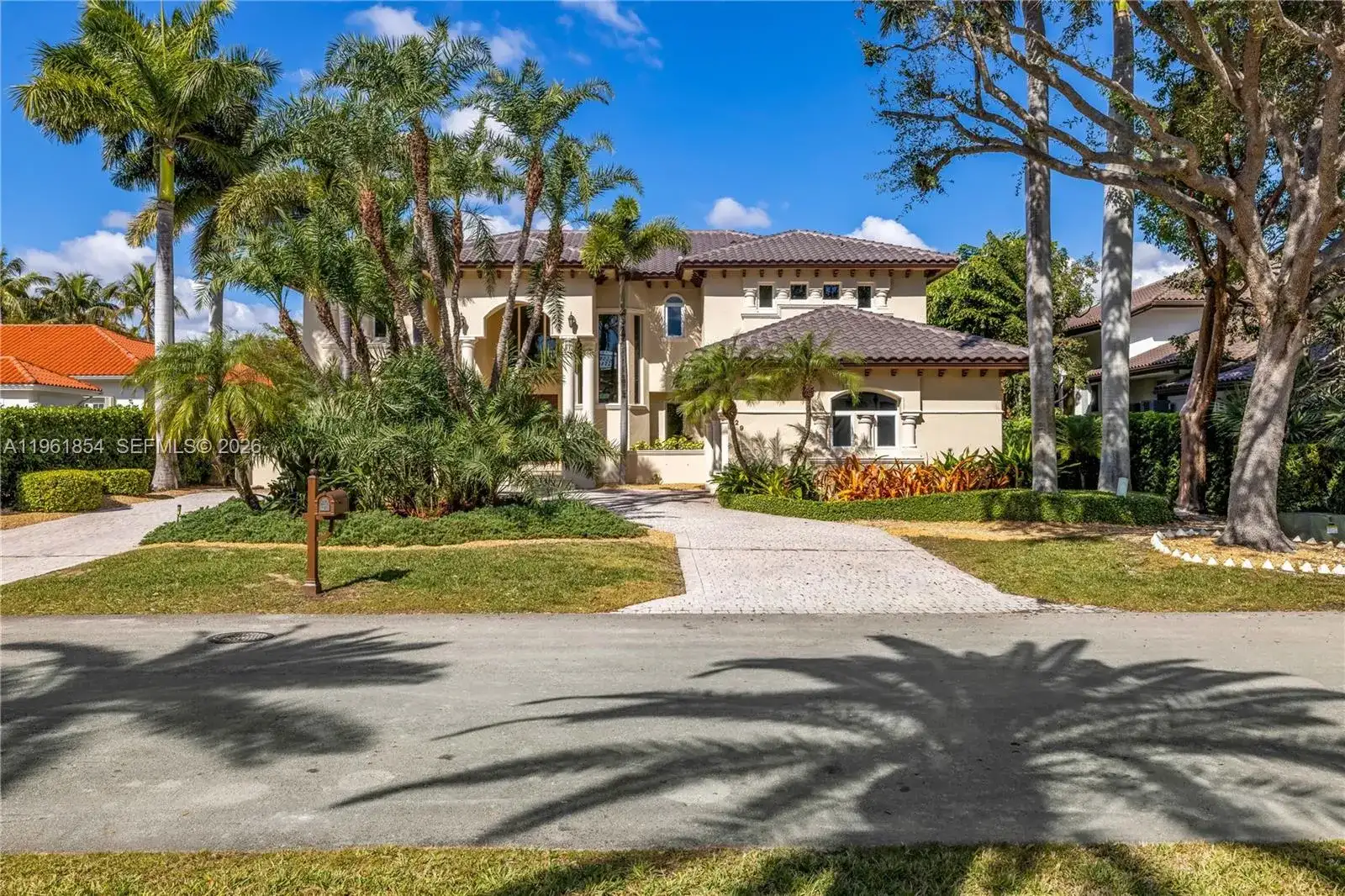 129 Gavilan Ave, Coral Gables FL 33143 photo 2