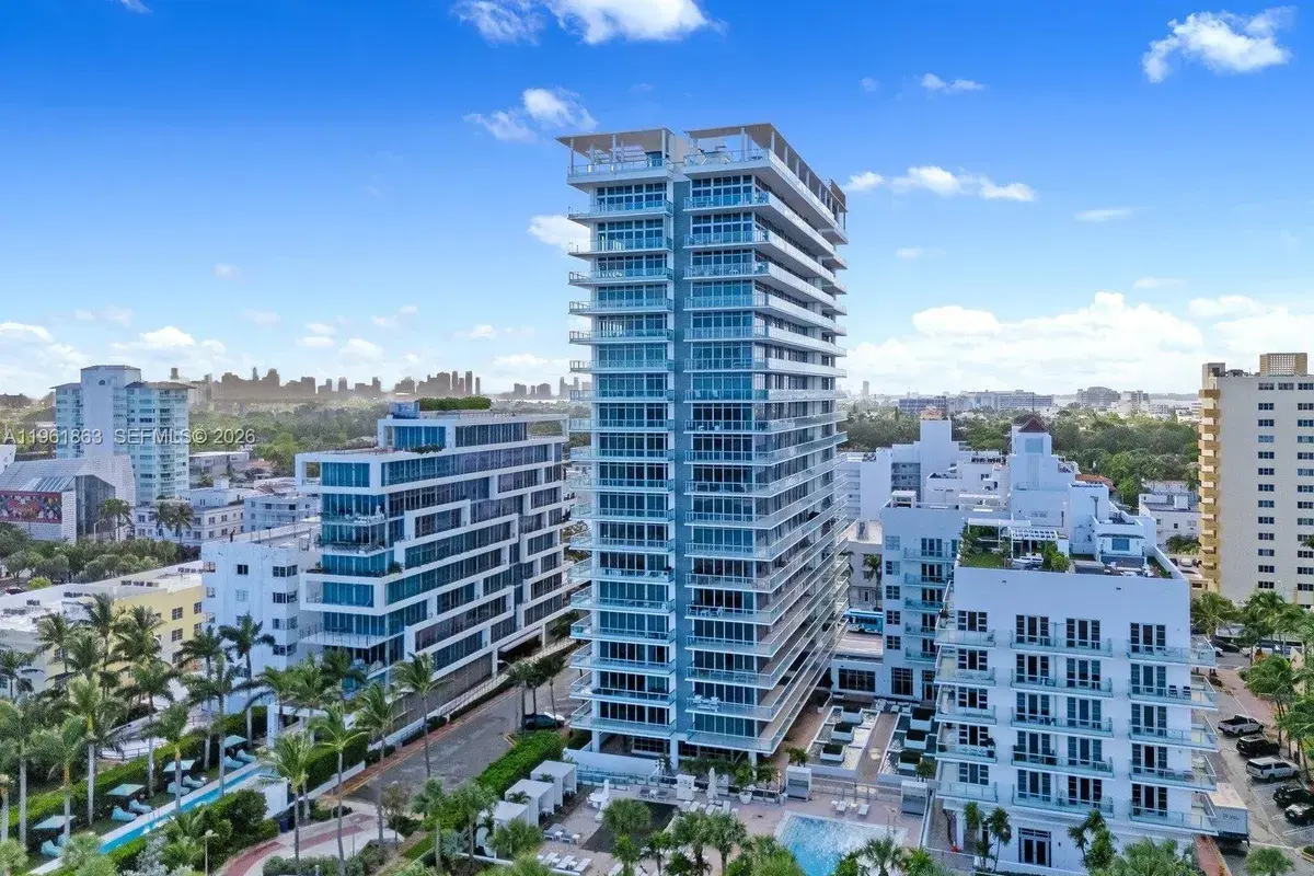 3739 Collins Ave # 207, Miami Beach FL 33140