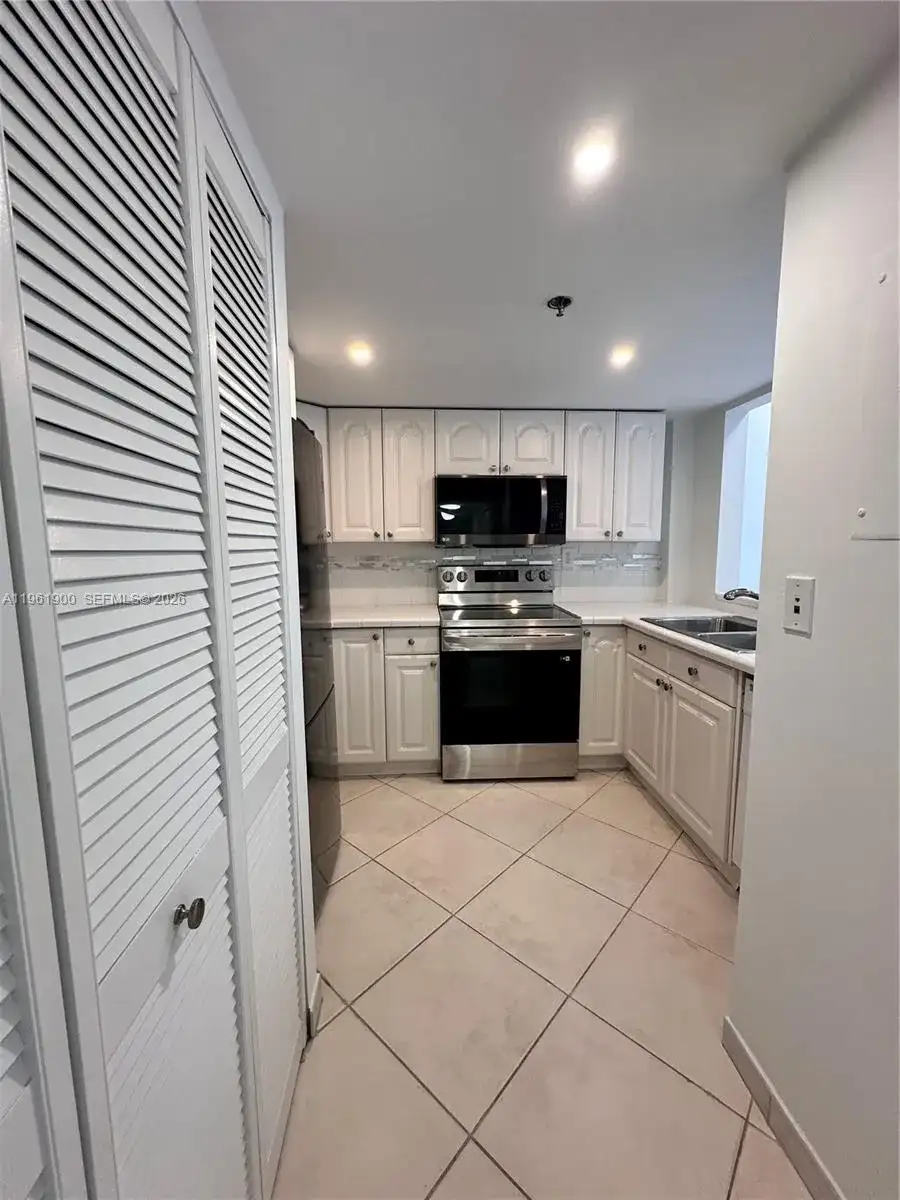 540 Brickell Key Dr # 302, Miami FL 33131 photo 2