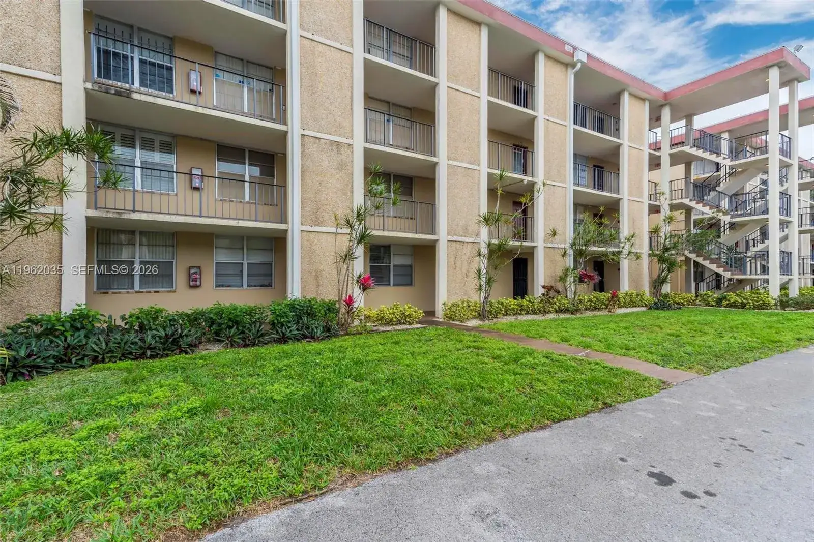 2649 NW 48th Ter # 130, Lauderdale Lakes FL 33313