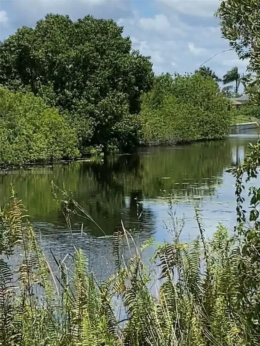 2 NW 13TH PL, Cape Coral FL 33993