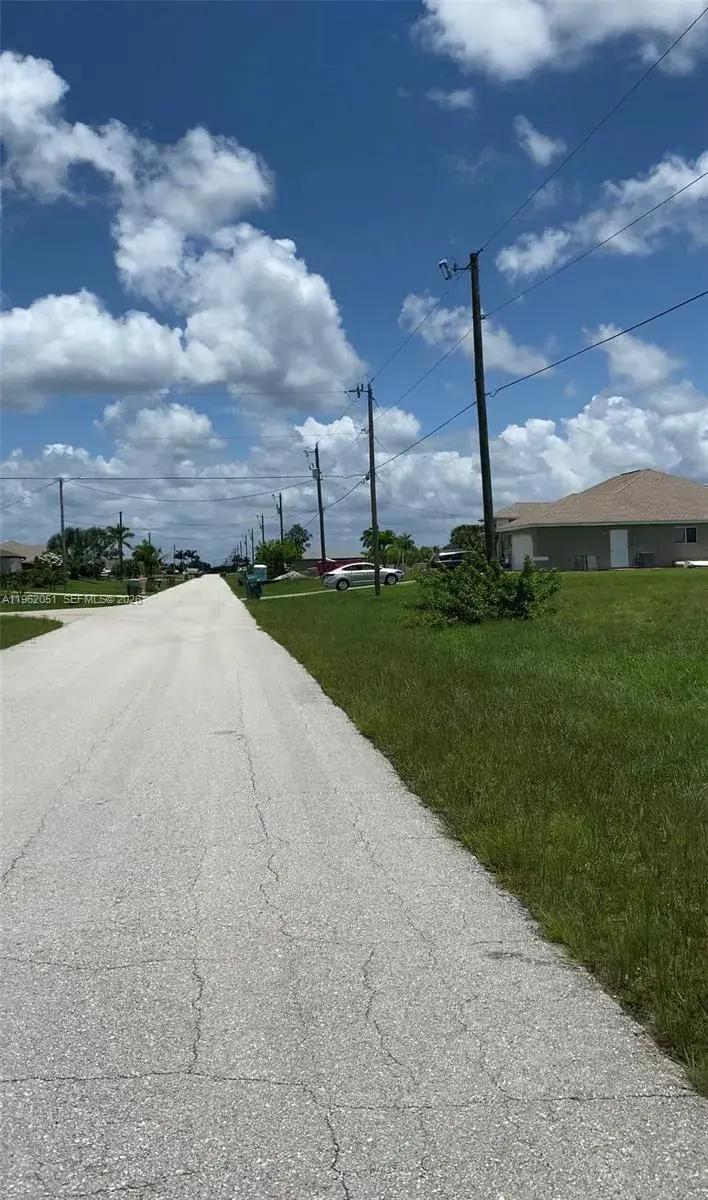 2 NW 13TH PL, Cape Coral FL 33993