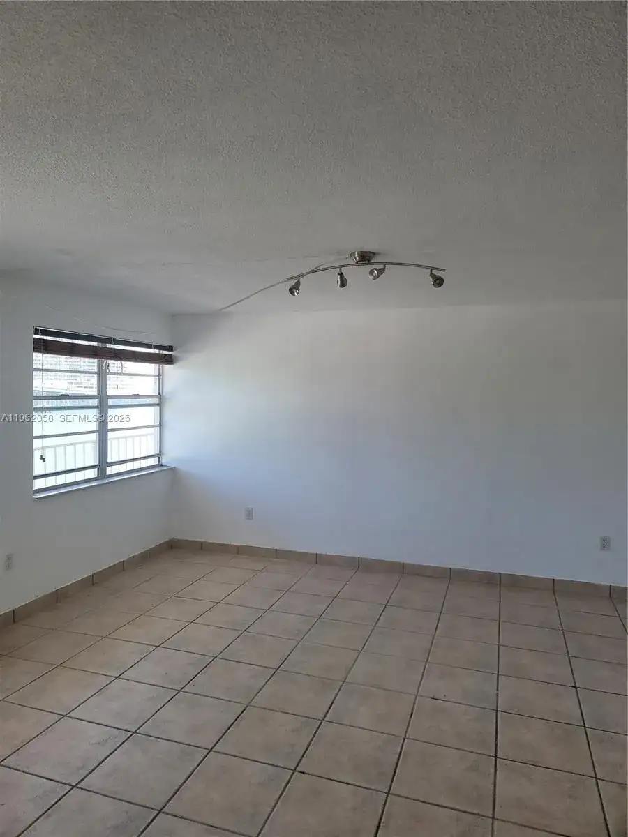 2150 Bay Dr # 11, Miami Beach FL 33141 photo 2