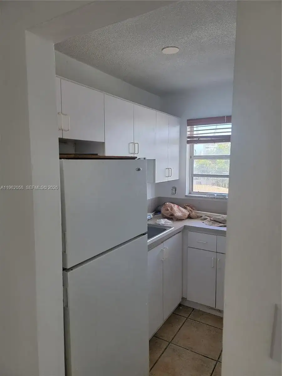 2150 Bay Dr # 11, Miami Beach FL 33141 photo 4