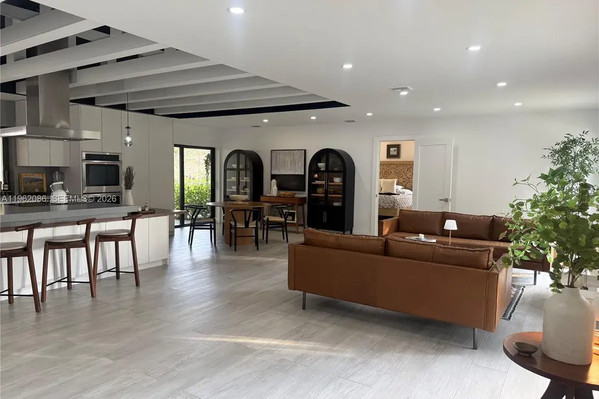 470 Petersburg Ter, Plantation FL 33325