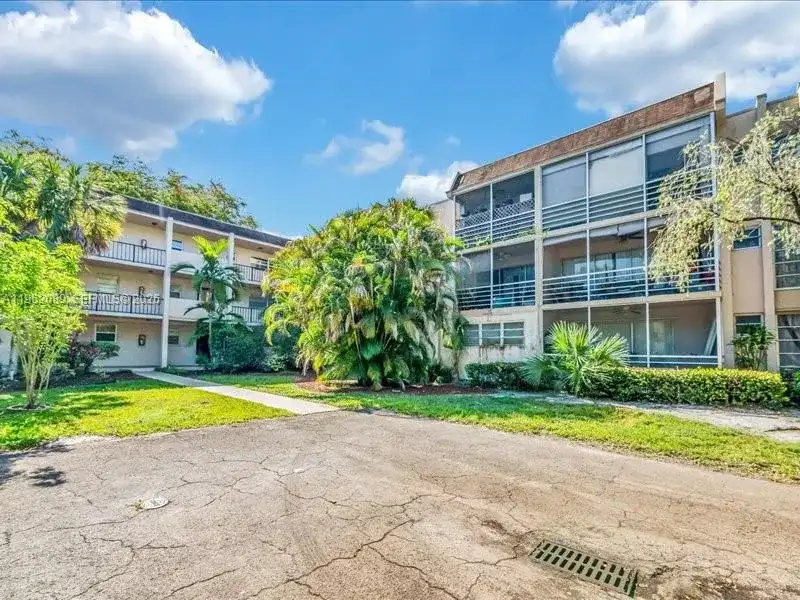 469 N Pine Island Rd # B305, Plantation FL 33324