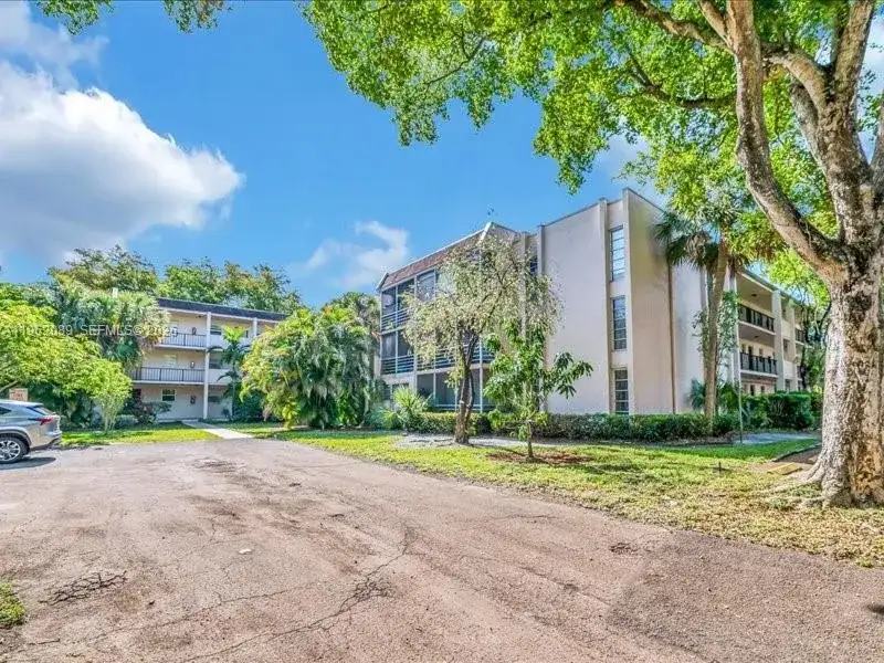 469 N Pine Island Rd # B305, Plantation FL 33324 photo 2