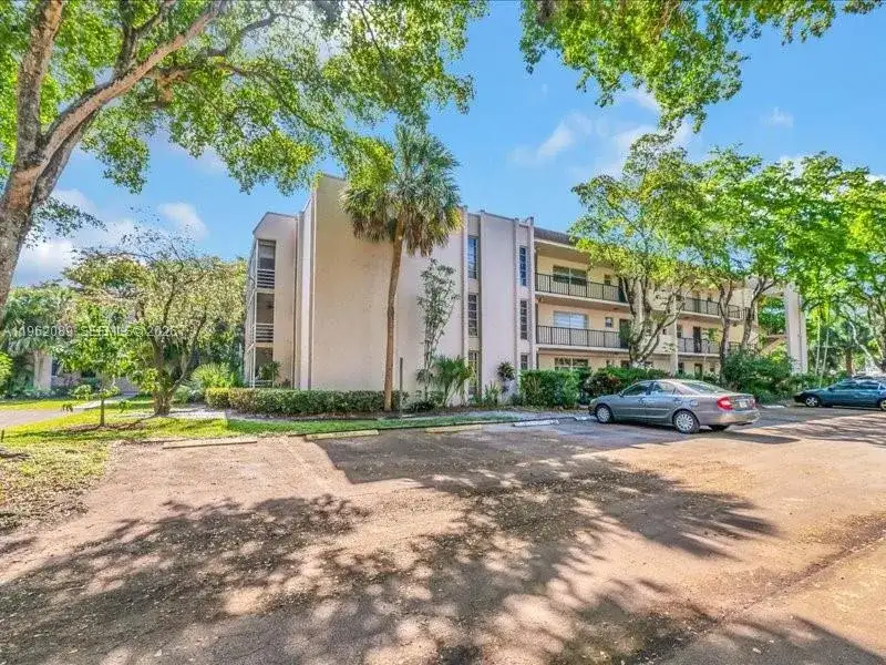 469 N Pine Island Rd # B305, Plantation FL 33324 photo 3