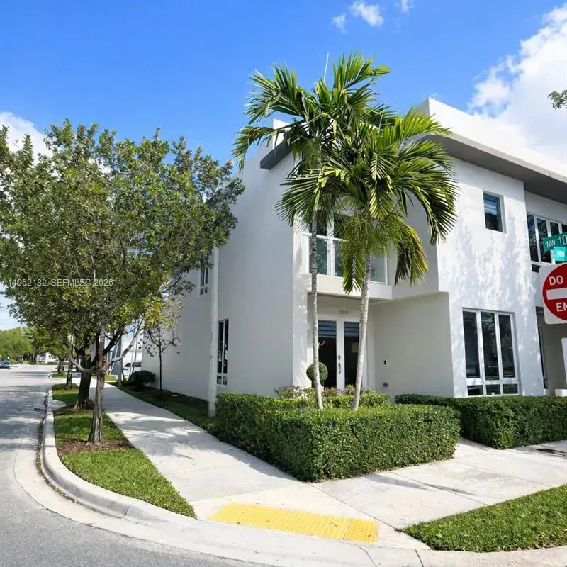10565 NW 64th Way, Doral FL 33178