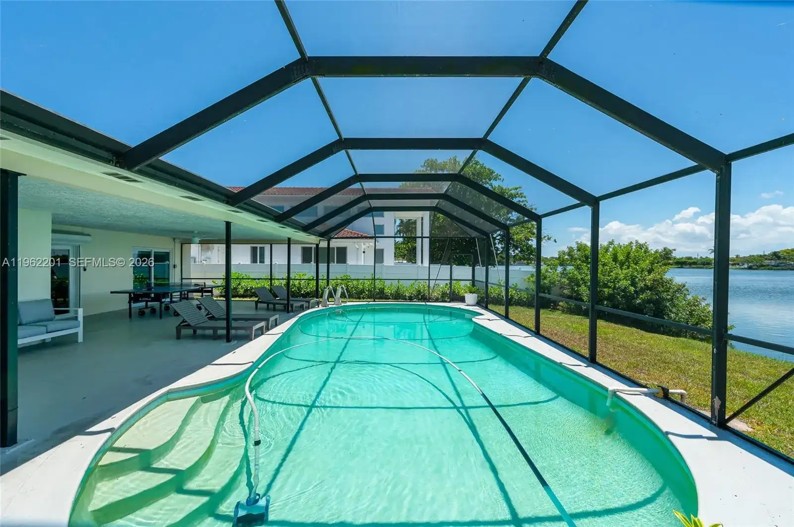 21320 NE 25th Court, Miami FL 33180 photo 2
