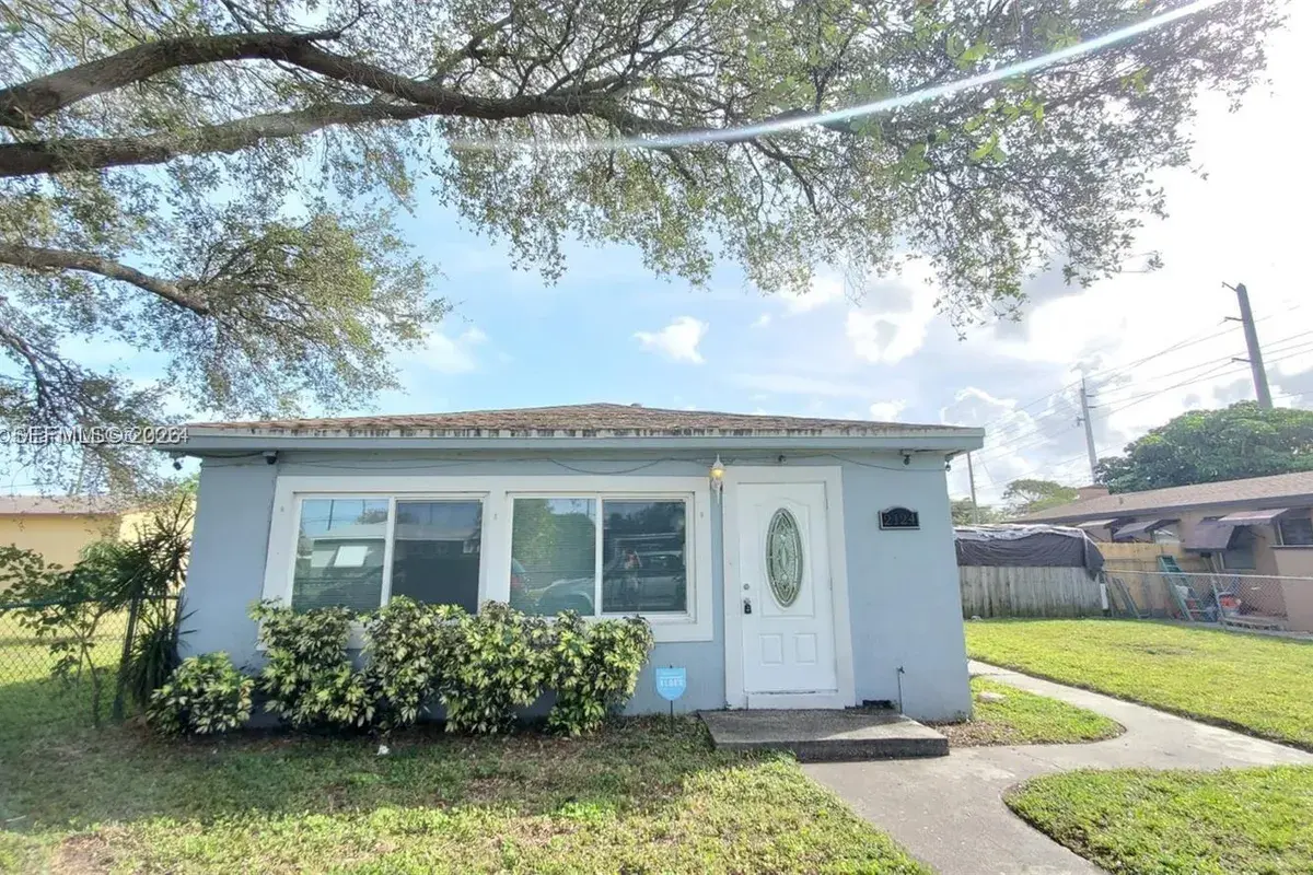 2124 Scott St, Hollywood FL 33020