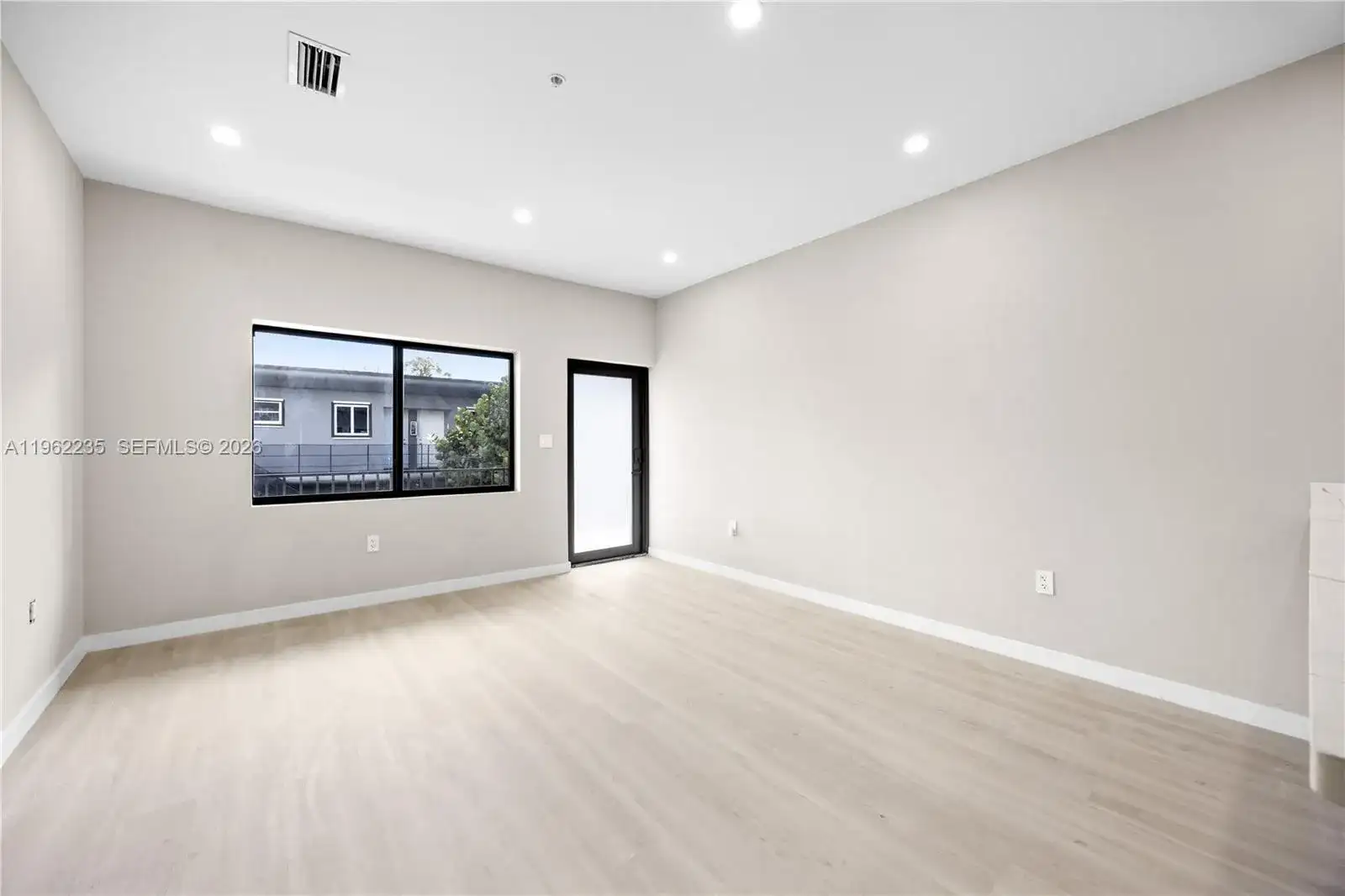 630 NE 166th St # 3, Miami FL 33162 photo 4