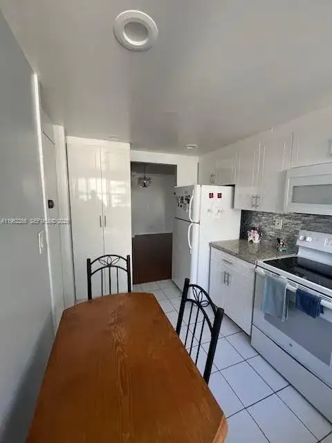 920 NE 199th St # 4S, Miami FL 33179 photo 2