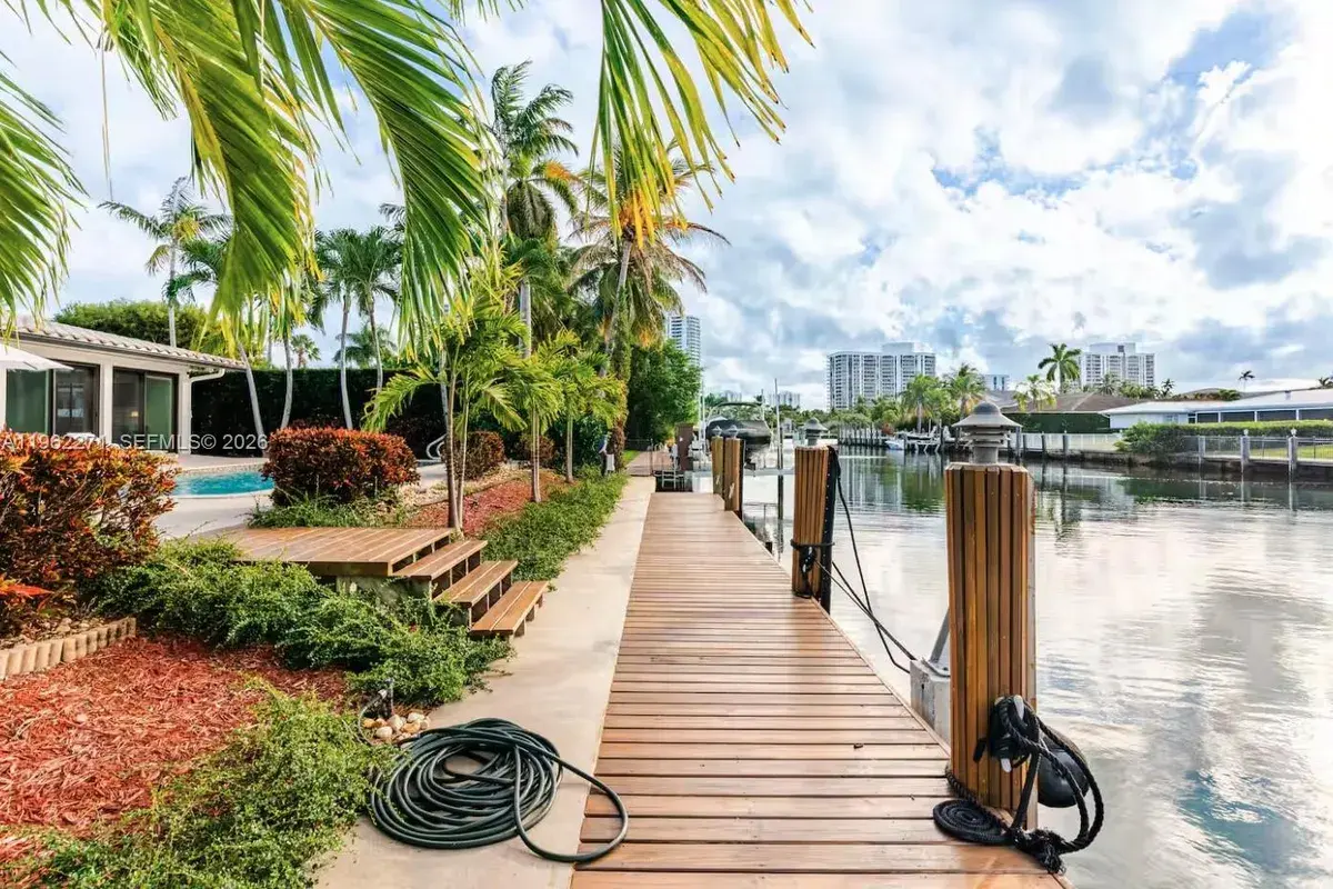 636 Hibiscus Dr # 0, Hallandale Beach FL 33009