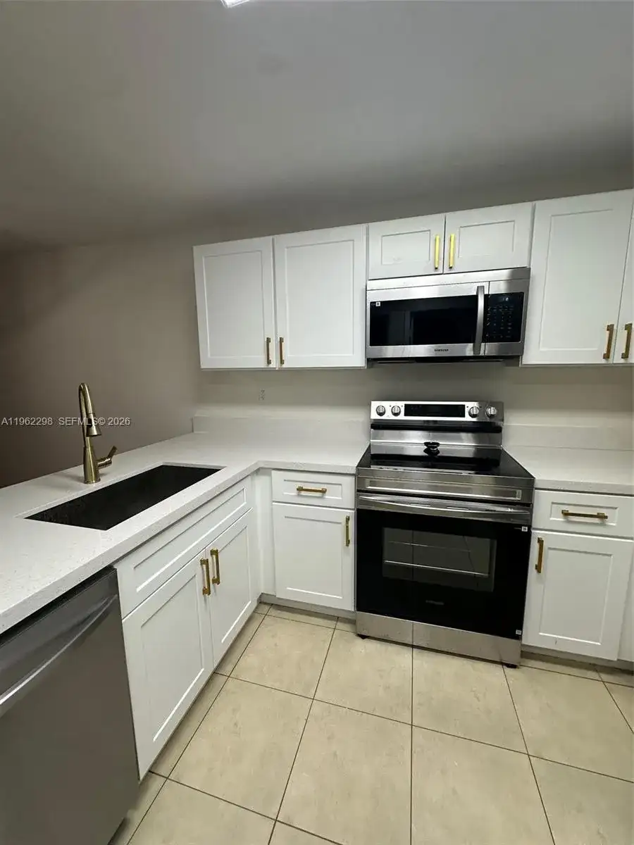 210 SW 11th St # 609, Miami FL 33130 photo 5