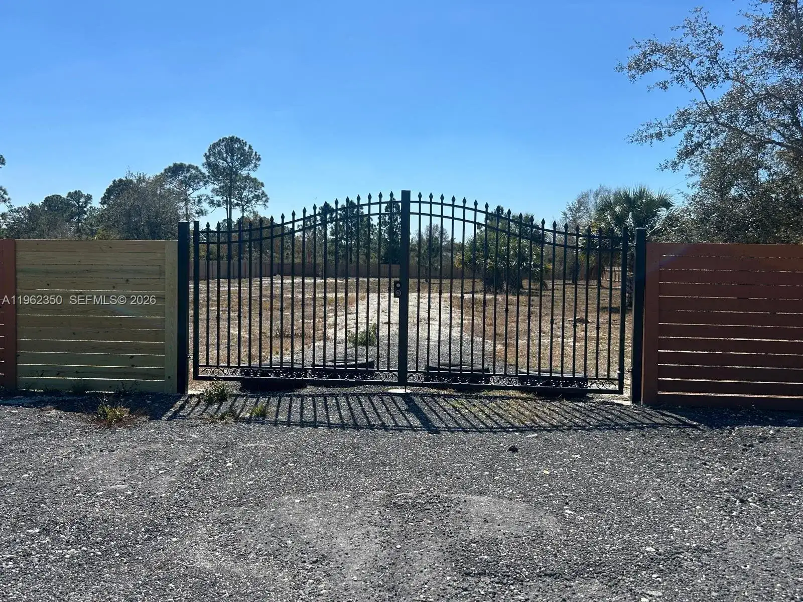 648 Hunting Club Ave, Clewiston FL 33440 photo 2