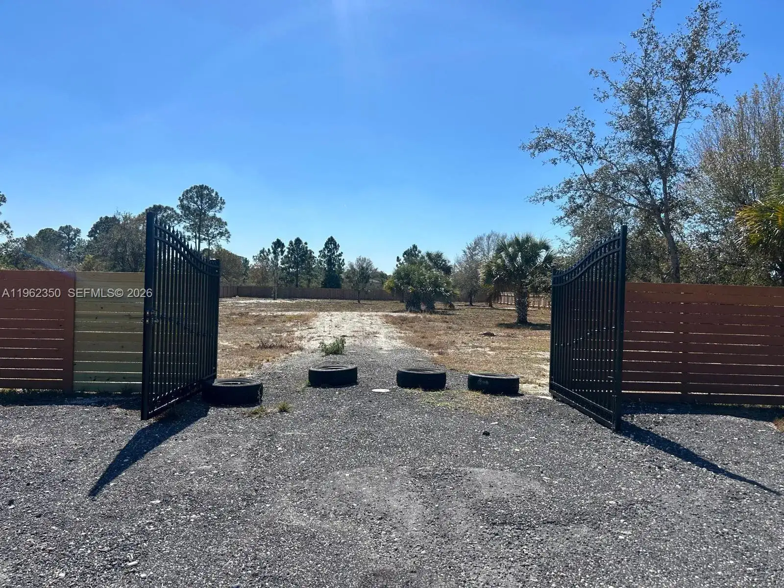 648 Hunting Club Ave, Clewiston FL 33440 photo 4