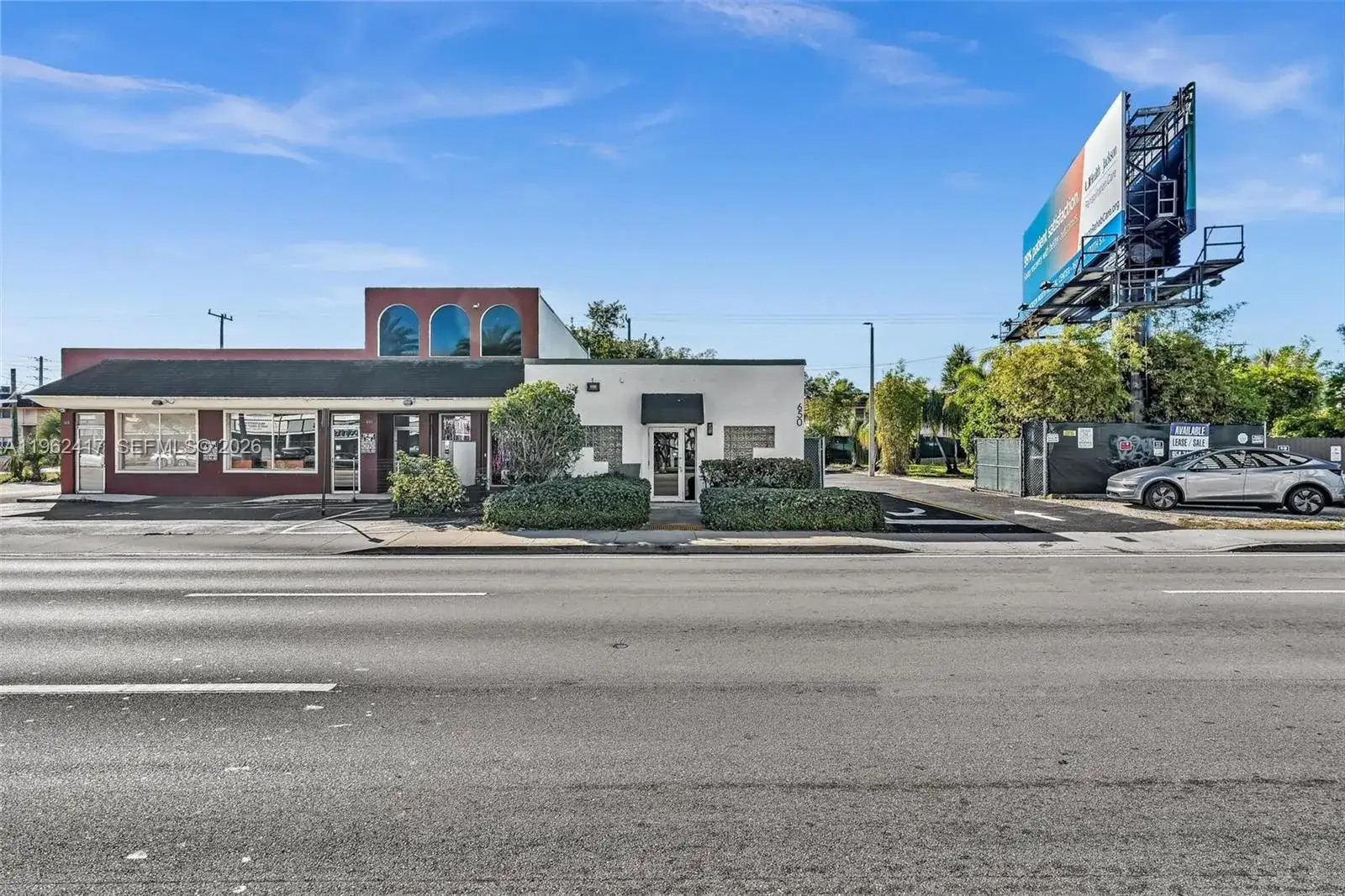 650 NE 167th St, Miami FL 33162 photo 2