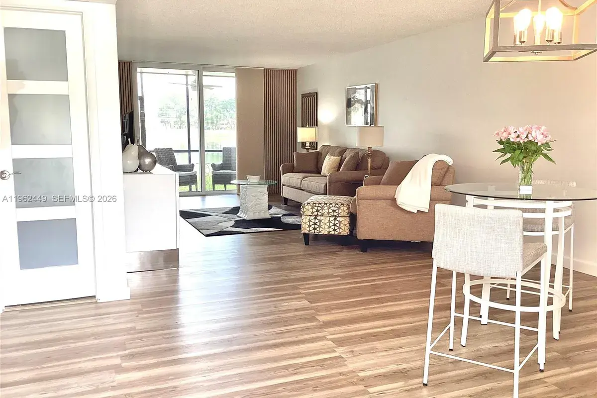 9423 S Hollybrook Lake Dr # 106, Pembroke Pines FL 33025