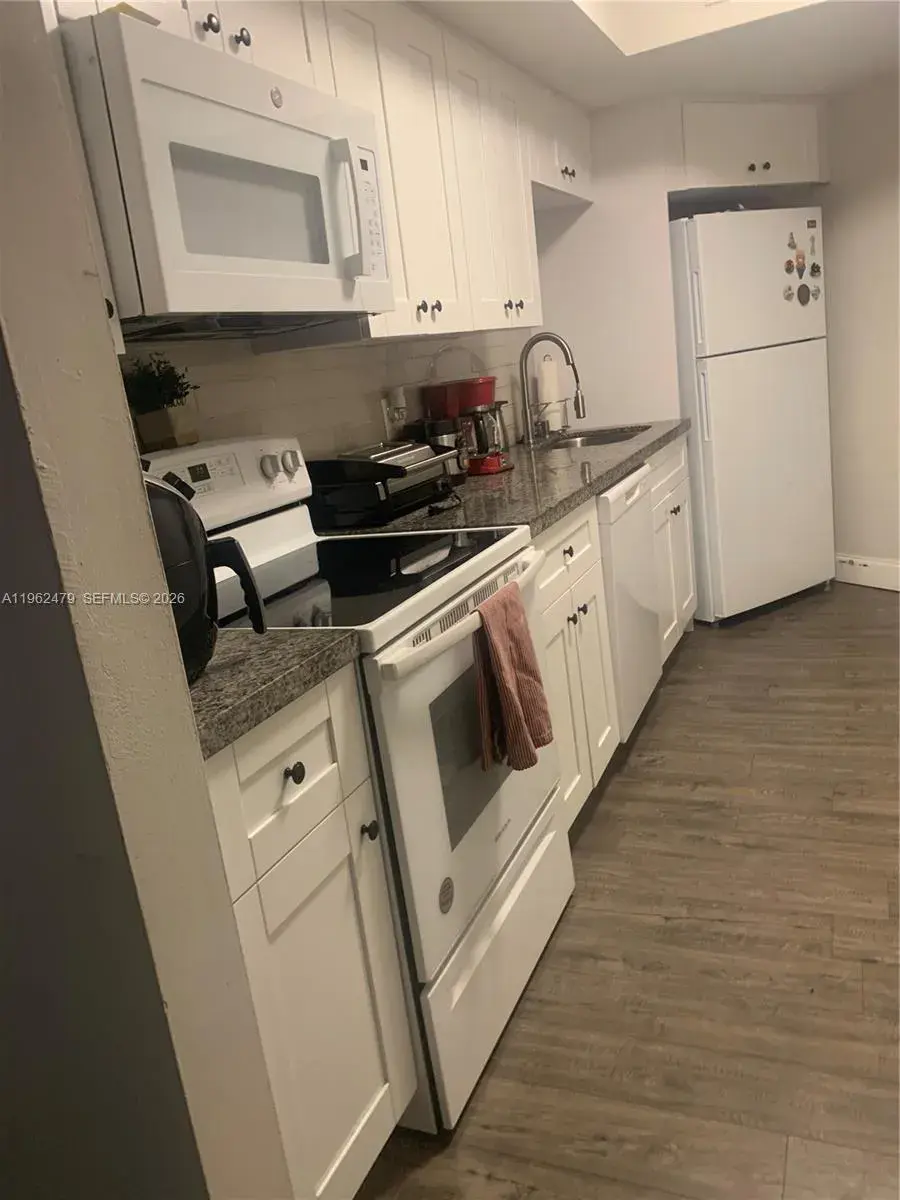 505 Spencer Dr # 101, West Palm Beach FL 33409
