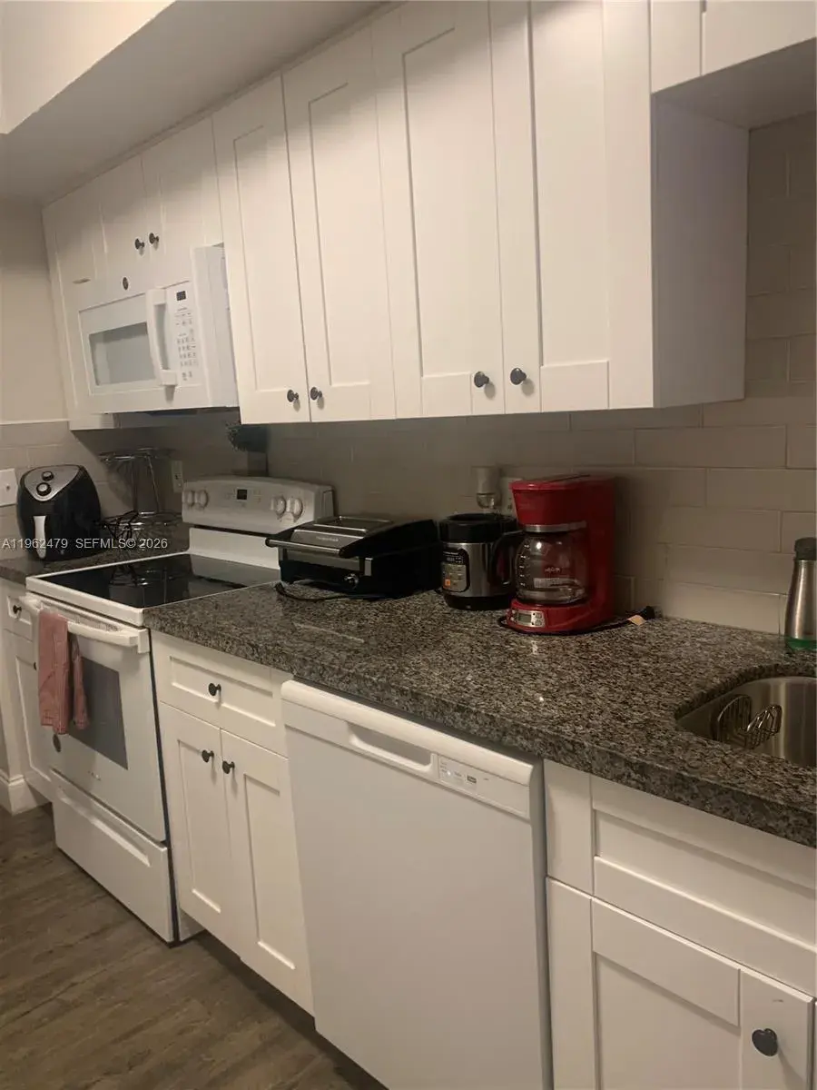 505 Spencer Dr # 101, West Palm Beach FL 33409