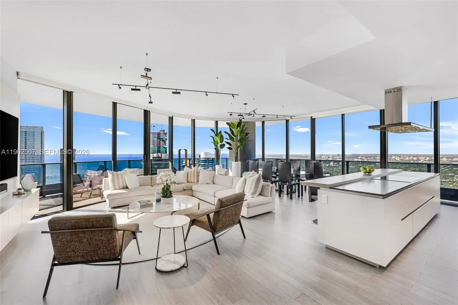 1000 Brickell Plz, Miami FL 33131 photo 2