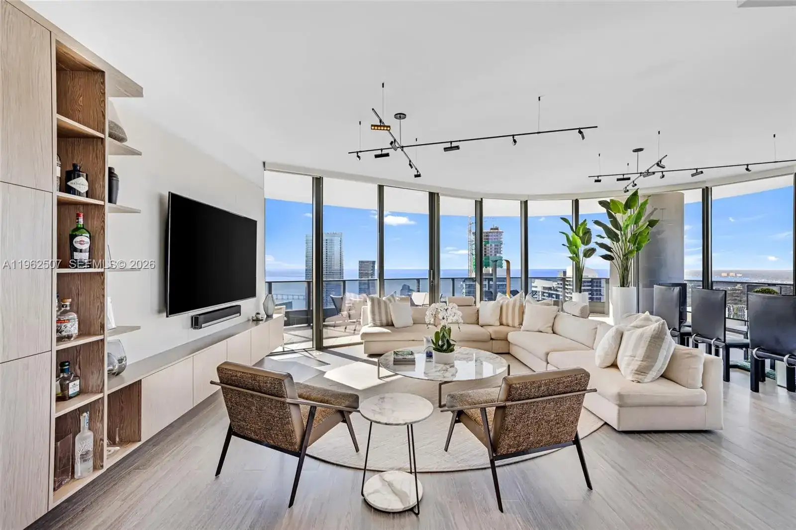 1000 Brickell Plz, Miami FL 33131 photo 3