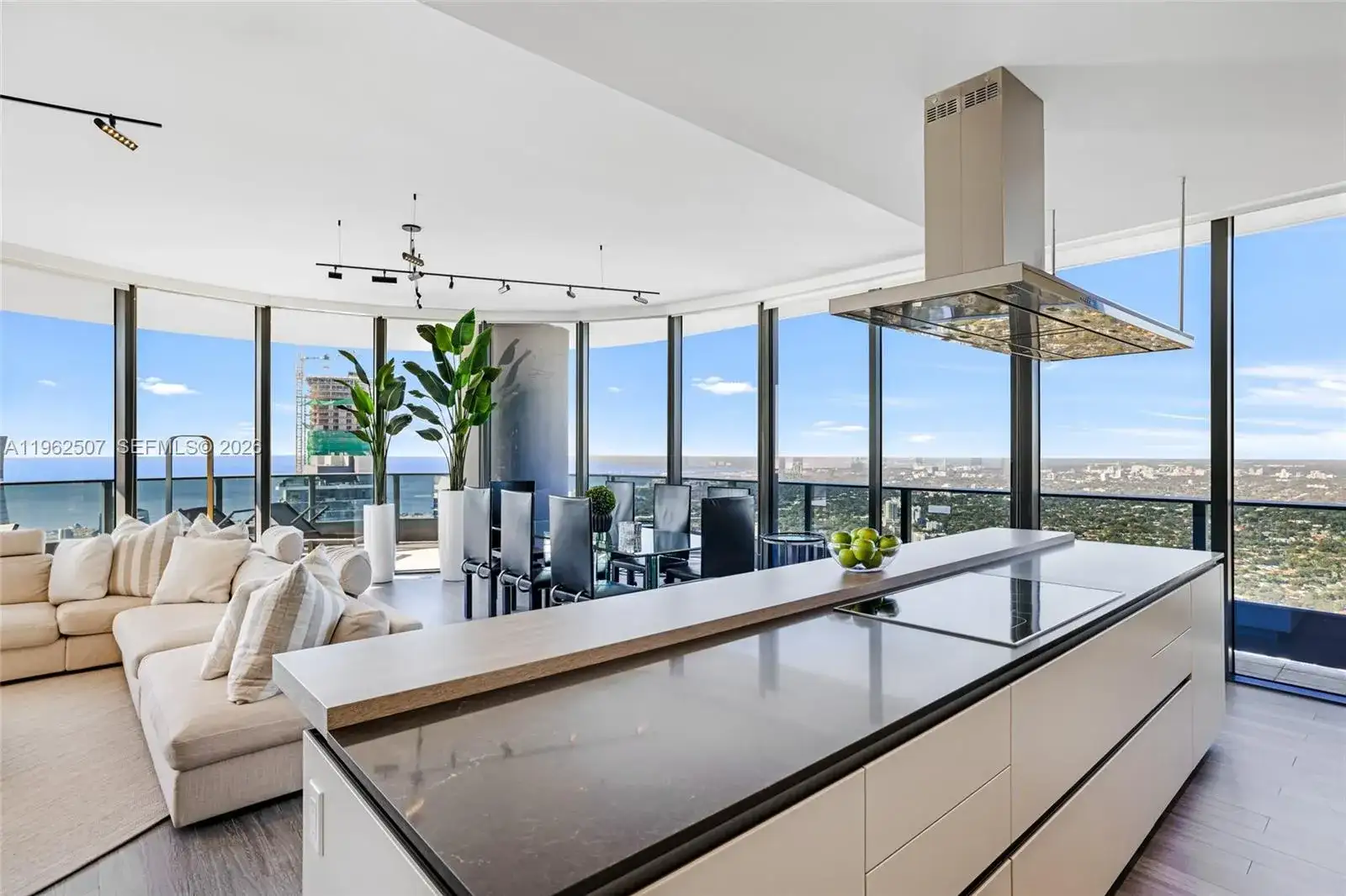 1000 Brickell Plz, Miami FL 33131 photo 5