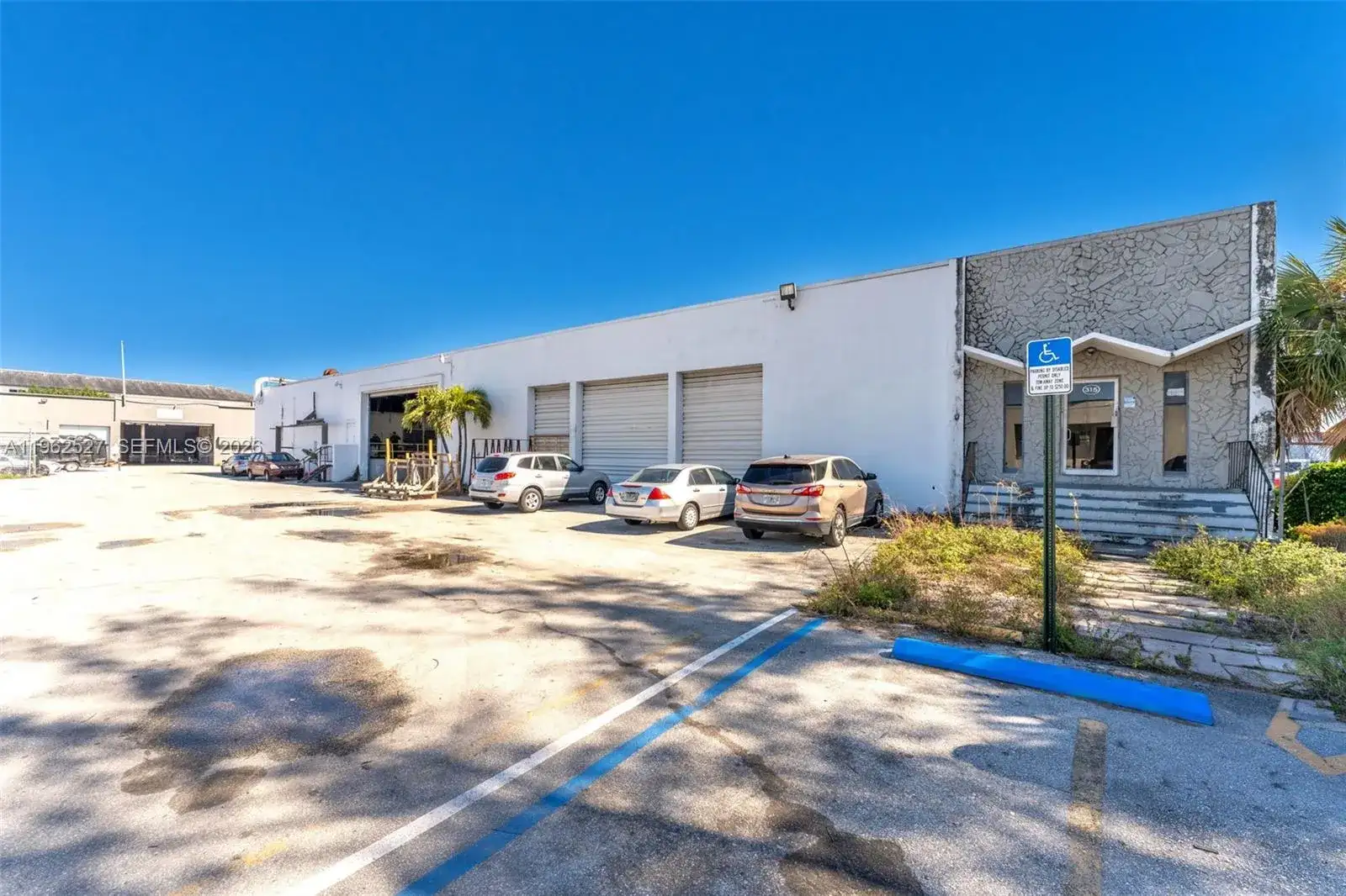 315 W 75th Pl, Hialeah FL 33014 photo 2