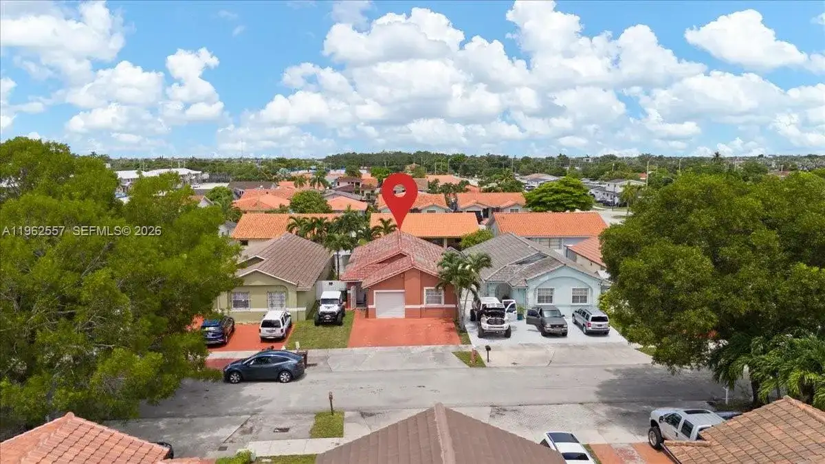 7568 W 4th Ct, Hialeah FL 33014 photo 2