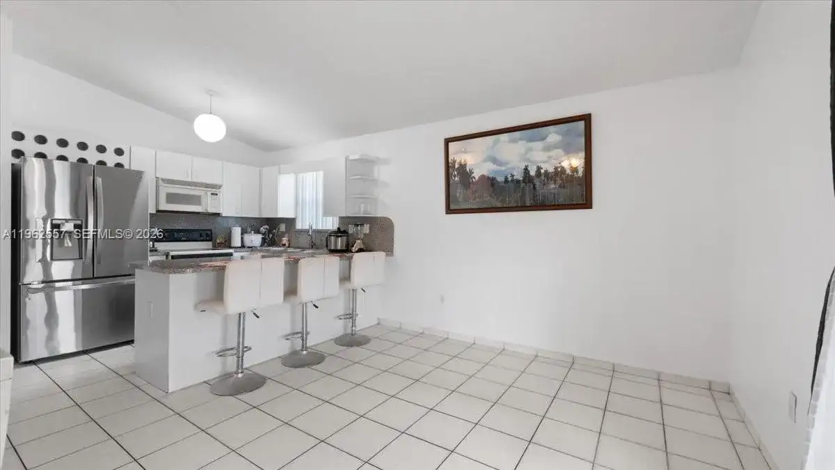 7568 W 4th Ct, Hialeah FL 33014 photo 4