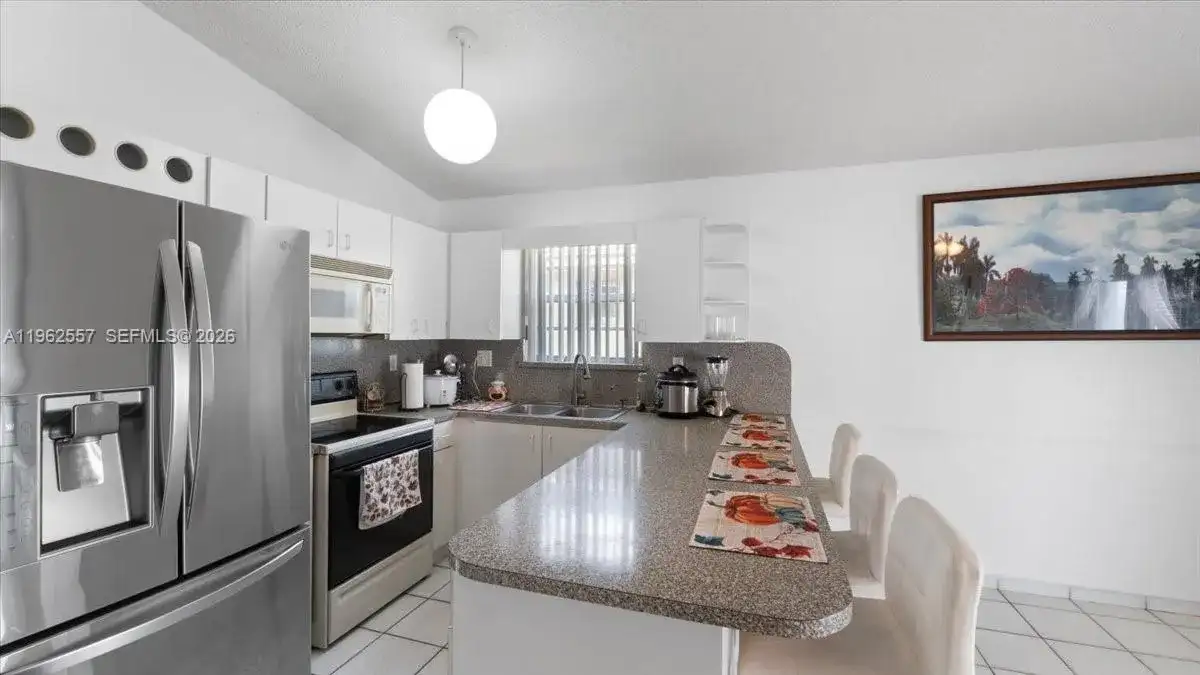 7568 W 4th Ct, Hialeah FL 33014 photo 5