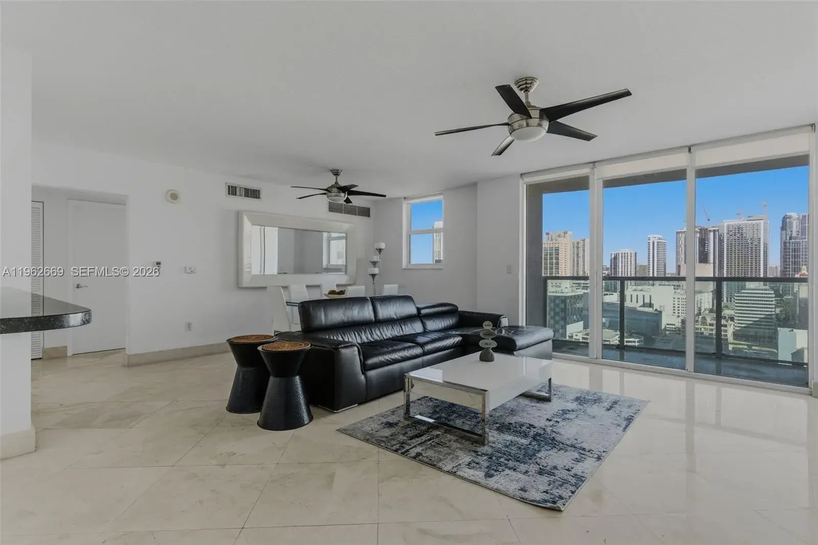 31 SE 5th St # 2301, Miami FL 33131 photo 2